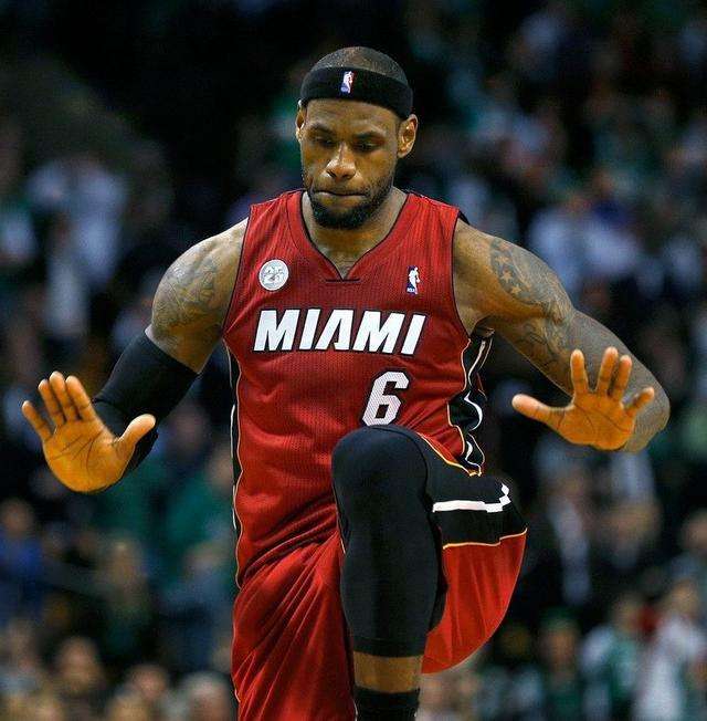 九游娱乐-詹姆斯重要时刻表现优异，西班牙队带队取胜！上演精彩一战(西班牙篮球战胜美国队)