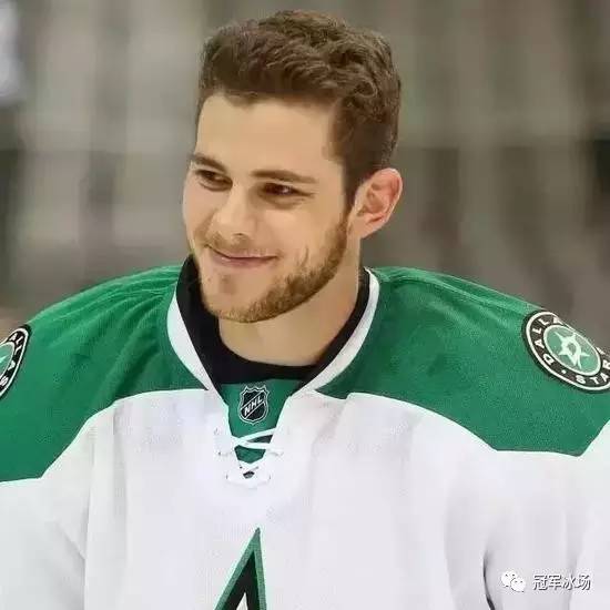 冰球淘汰赛,江南玄武队与云贵闪电队强势横扫,VAR改判成焦点!定海神针仍在(2024冰球甲级a组) 冰球淘汰赛,江南玄武队与云贵闪电队强势横扫,VAR改判成焦点!定海神针仍在(2024冰球甲级a组)