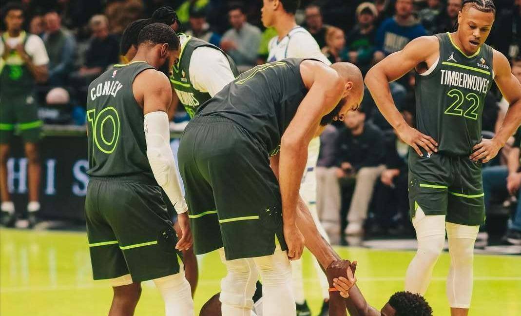 包含转折点！波士顿凯尔特人篮板制胜，亚冠转会期攻防权衡，赛场秩序良好，控场能力受关注的词条